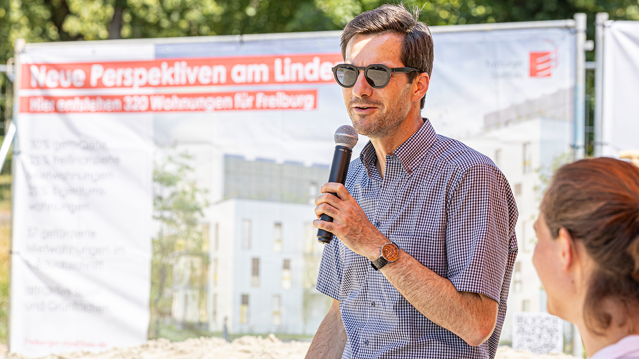 Martin Horn hält eine Rede beim Spatenstich