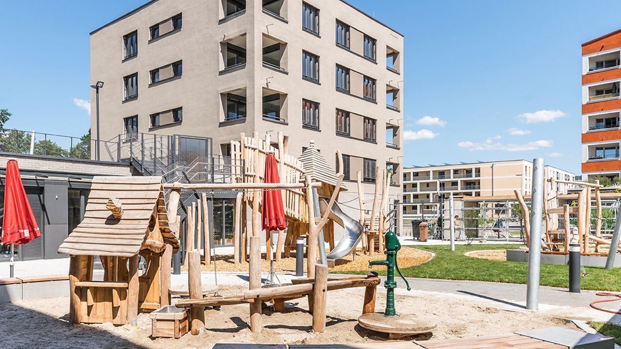 Das Foto zeigt den Außenbereich der Kindertagesstätte in Gutleutmatten.